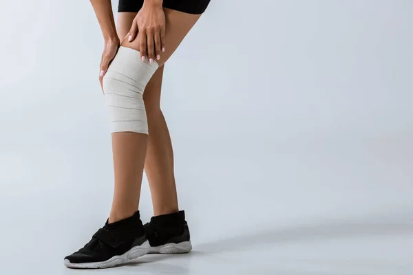 Cropped View Sportswoman Elastic Bandage Knee Grey — Stock Photo, Image