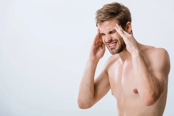 Homem Barbudo Sem Camisa Com Dor Cabeça Tocando Templos Isolados — Fotografia de Stock