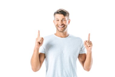 Neşeli ve yakışıklı adam parmaklarını beyaza doğru uzattı. 