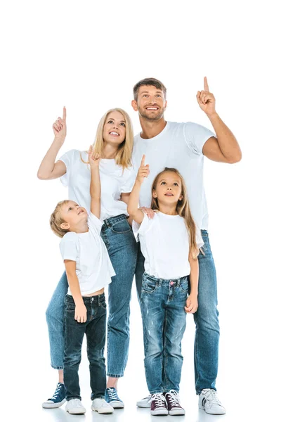 Mutlu Aile Yukarı Bakıyor Parmaklarıyla Beyazı Işaret Ediyor — Stok fotoğraf