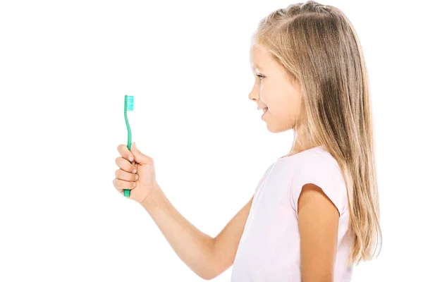 Vista Lateral Criança Olhando Para Escova Dentes Isolada Branco — Fotografia de Stock