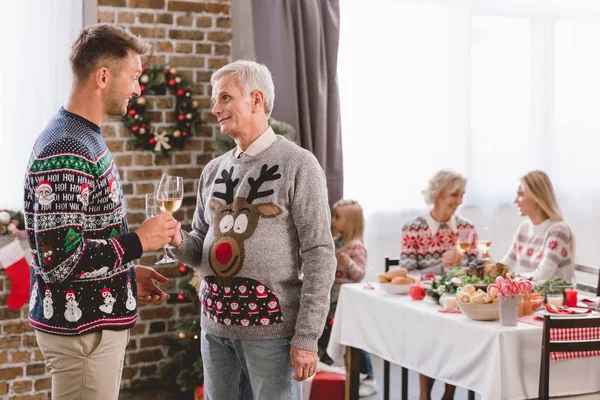 Selective Focus Father Grandfather Holding Wine Glasses Talking Christmas — Stock Photo, Image