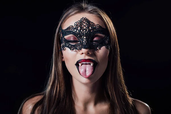 Assustador Vampiro Menina Mascarado Máscara Com Presas Mostrando Presas Isoladas — Fotografia de Stock