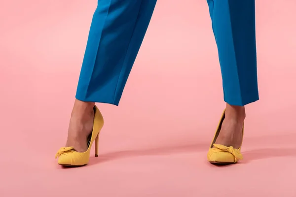 Bottom View Young Stylish Disco Girl Yellow Heeled Shoes Blue — Stock Photo, Image