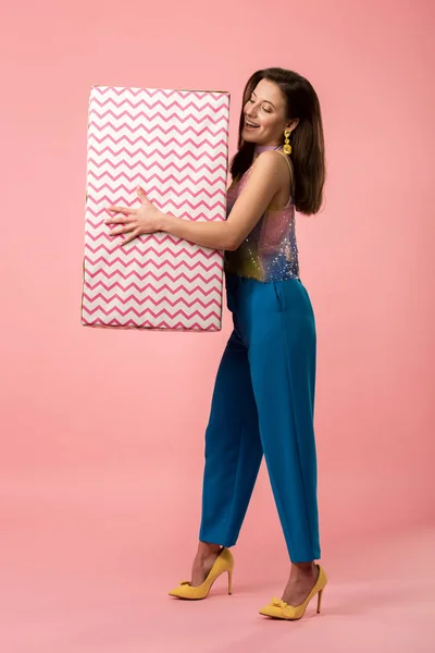 Happy Young Stylish Disco Girl Holding Big Gift Box Pink — Stock Photo, Image
