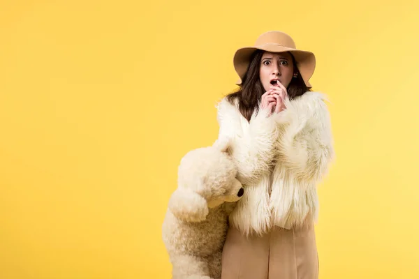 Shocked Elegant Girl Faux Fur Jacket Hat Holding Teddy Bear — ストック写真