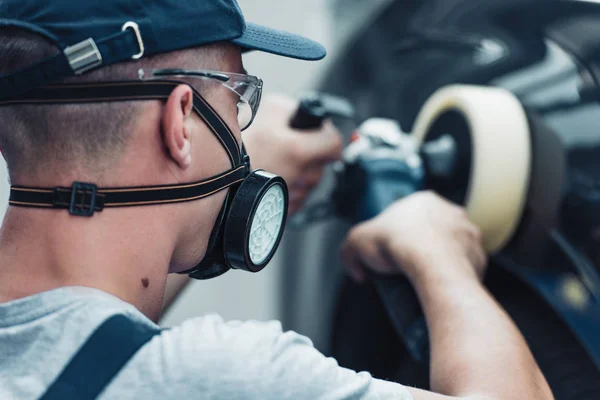 Selectieve Focus Van Auto Schoner Beschermende Masker Glazen Polijsten Auto — Stockfoto