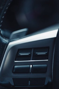 Modern arabadaki pencere yükseltici kontrol paneli