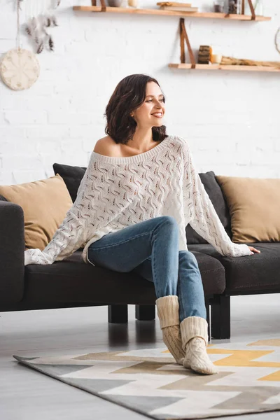 Happy Beautiful Woman Sitting Sofa Cozy Living Room — Stock Photo, Image
