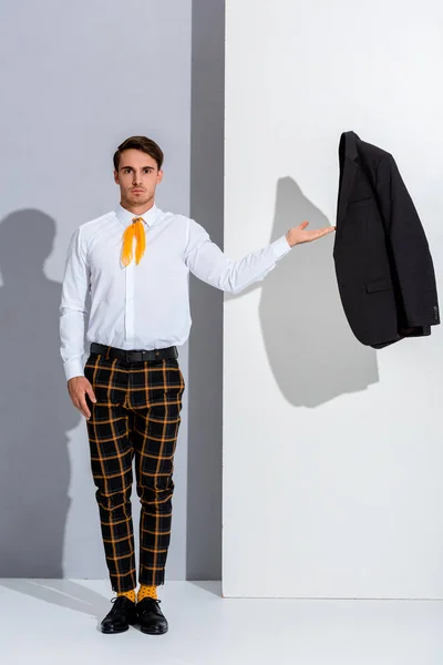 Handsome Man Checkered Trousers Standing Gesturing White Grey — Stock Photo, Image