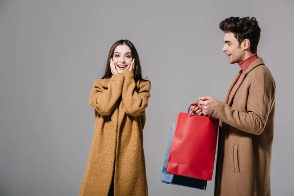 Surprised Girlfriend Boyfriend Shopping Bags Isolated Grey — Stock Photo, Image