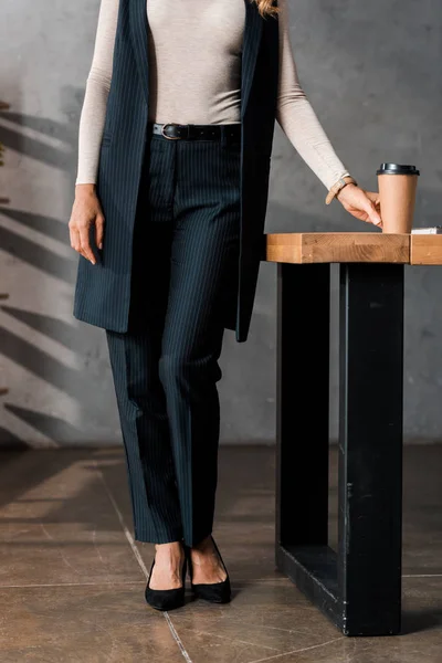 Cropped View Businesswoman Holding Paper Cup Office — Stock Photo, Image