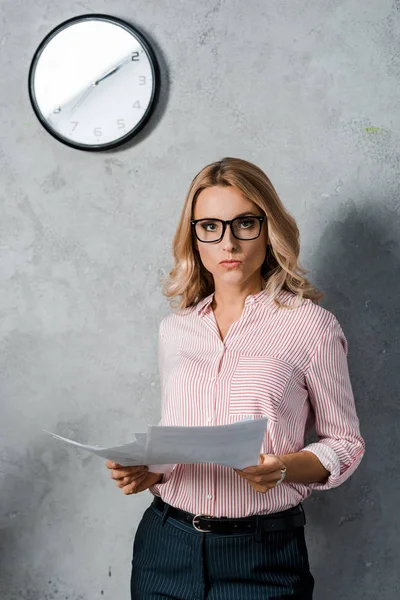 Attractive Businesswoman Glasses Shirt Holding Papers Office — Stock Photo, Image