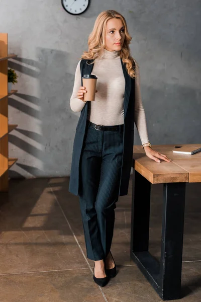 Attractive Blonde Businesswoman Holding Paper Cup Office — Stock Photo, Image