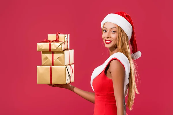 Cheerful African American Girl Santa Hat Christmas Dress Holding Gift — Stock Photo, Image