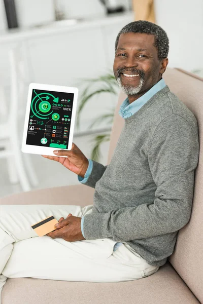 Smiling African American Man Holding Credit Card Showing Digital Tablet — Stock Photo, Image