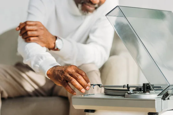 Cropped View African American Man Record Player — Stock Photo, Image