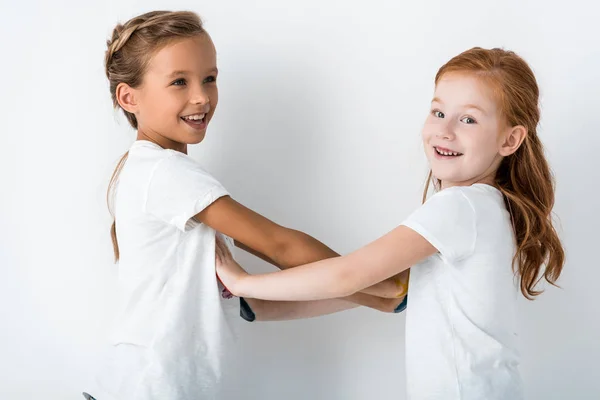 Niños Alegres Sonriendo Pie Sobre Blanco —  Fotos de Stock