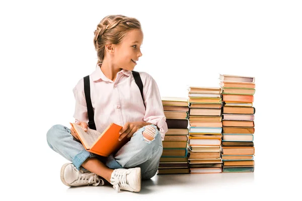 Vrolijk Kind Zitten Met Gekruiste Benen Buurt Van Boeken Wit — Stockfoto