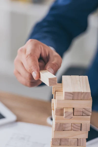 Vista Recortada Hombre Negocios Poner Bloque Madera Pila — Foto de Stock