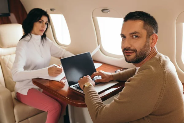 Selective Focus Happy Man Using Laptop Blank Screen Woman Private — Stock Photo, Image