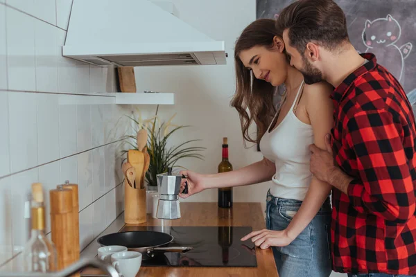 Young Man Touching Happy Girlfriend Making Coffee Geyser Coffee Maker — Stock Photo, Image