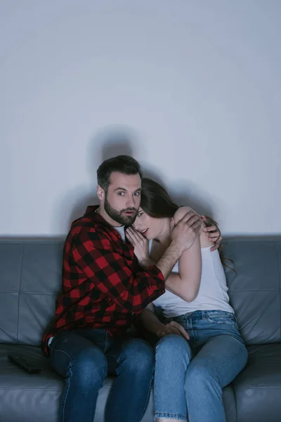 Scared Man Hugging Frightened Girl While Watching Movie Together Home — Stock Photo, Image