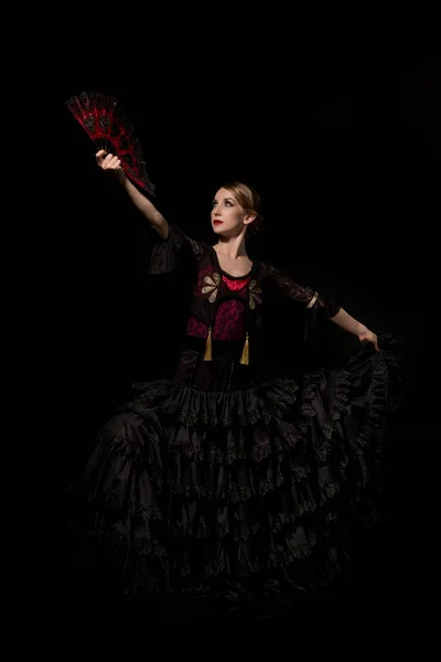 Bonita Bailarina Flamenca Mirando Abanico Tocando Vestido Aislado Negro —  Fotos de Stock