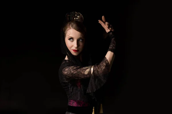 Hübsche Junge Tänzerin Schaut Weg Und Tanzt Flamenco Isoliert Auf — Stockfoto