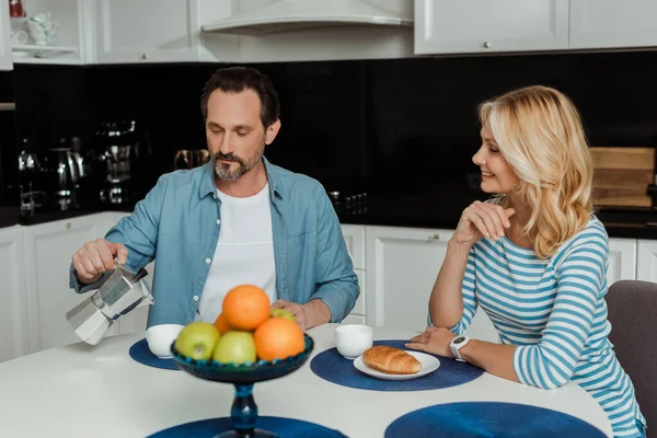 Selective Focus Woman Smiling Husband Pouring Coffee Kitchen — Stock Photo, Image