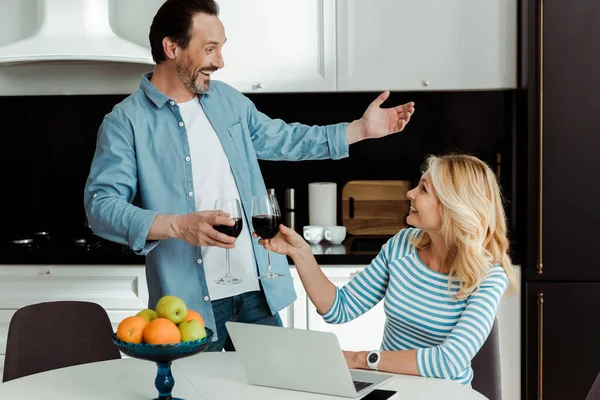 Selective Focus Cheerful Mature Couple Clinking Wine Kitchen — Stock Photo, Image