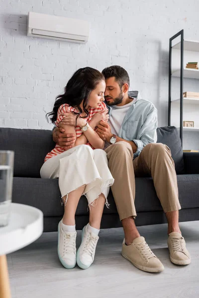 Selective Focus Man Embracing Freezing Girlfriend Couch Home — Stock Photo, Image