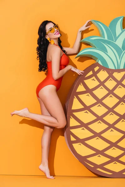 Cheerful Barefoot Woman Swimsuit Sunglasses Standing Paper Cut Pineapple Orange — Stock Photo, Image