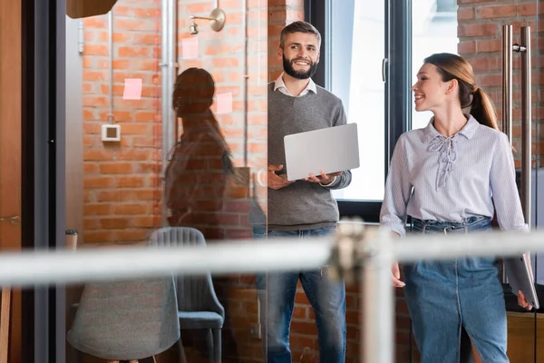 Selective Focus Cheerful Businesswoman Businessman Walking Laptops Office — Stock Photo, Image