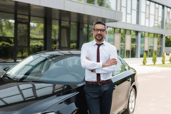 Businessman Crossed Arms Looking Camera Car Urban Street — Stock Photo, Image