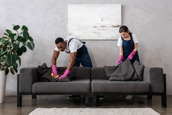 Multicultural Cleaners Uniform Cleaning Couch Rags Living Room — Stock Photo, Image