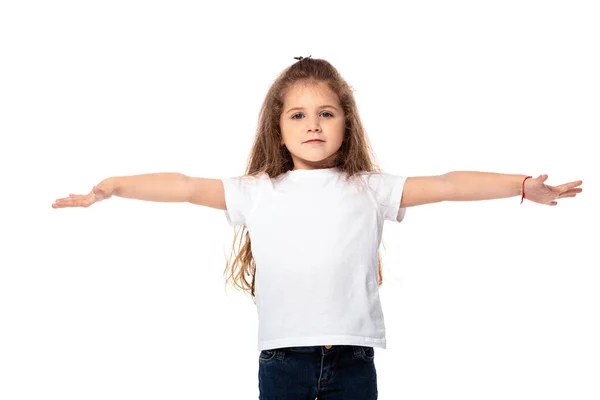 Schattig Kind Wit Shirt Staan Met Uitgestrekte Handen Geïsoleerd Wit — Stockfoto