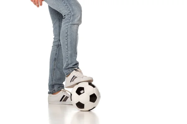 Vista Cortada Homem Jeans Jogando Futebol Branco — Fotografia de Stock