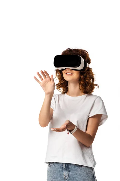 Feliz Jovem Mulher Realidade Virtual Fone Ouvido Gesticulando Isolado Branco — Fotografia de Stock