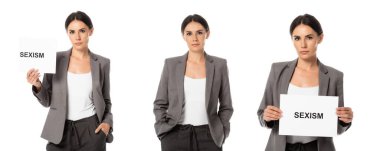 Takım elbiseli bir iş kadını kolajı. Elinde cinsiyet ayrımcılığı yazılı bir pankart var. Elleri ceplerinde beyazların üstünde duruyor. 