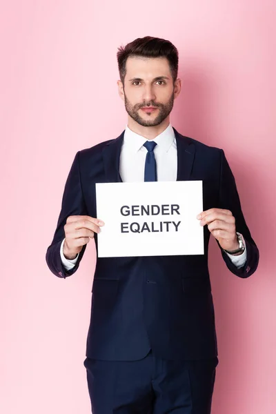 Empresário Segurando Cartaz Com Letras Igualdade Gênero Rosa — Fotografia de Stock