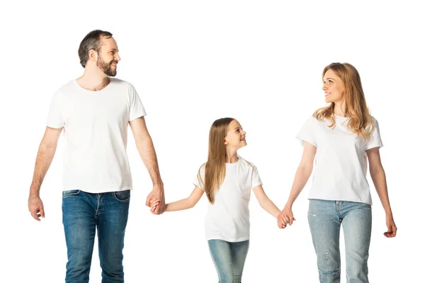 Ευτυχισμένη Casual Οικογένεια Κρατώντας Χέρια Ενώ Περπάτημα Απομονώνονται Λευκό — Φωτογραφία Αρχείου