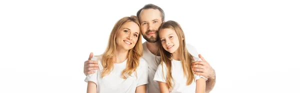 Família Feliz Abraçando Isolado Branco Tiro Panorâmico — Fotografia de Stock