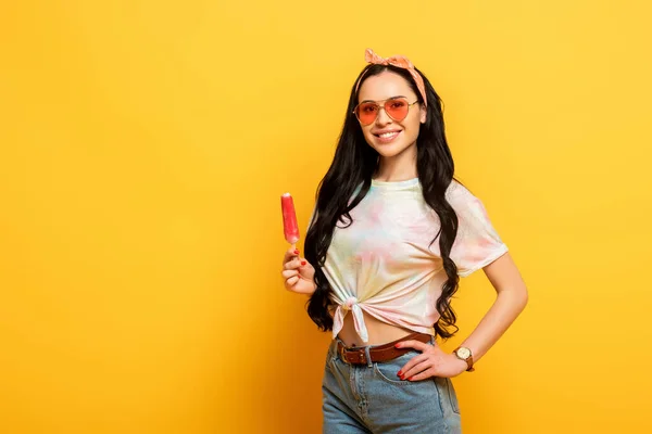 Smiling Stylish Summer Brunette Girl Ice Cream Yellow Background — Stock Photo, Image