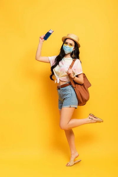 Brunette Girl Summer Outfit Medical Mask Bag Boarding Pass Yellow — Stock Photo, Image