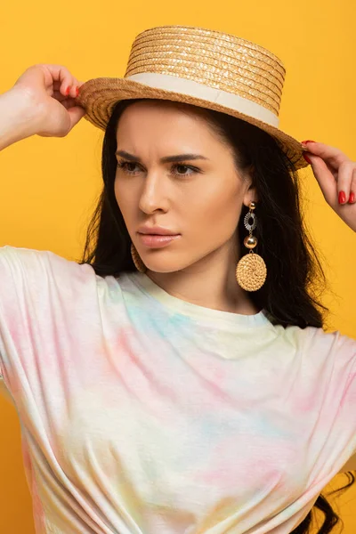 Brunette Girl Posing Straw Hat Isolated Yellow Background — Stock Photo, Image