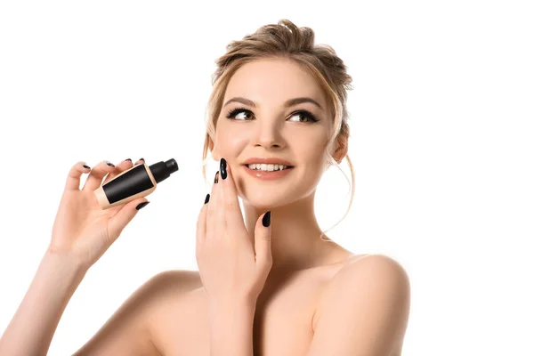 Sorrindo Bela Mulher Loira Com Maquiagem Unhas Pretas Segurando Rosto — Fotografia de Stock