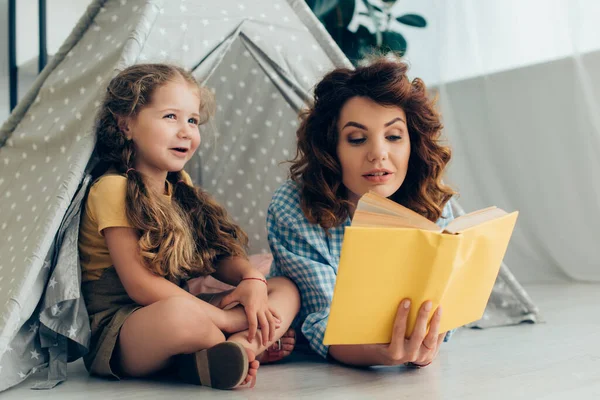 Beautiful Nanny Reading Book Smiling Child Kids Wigwam — Stock Photo, Image