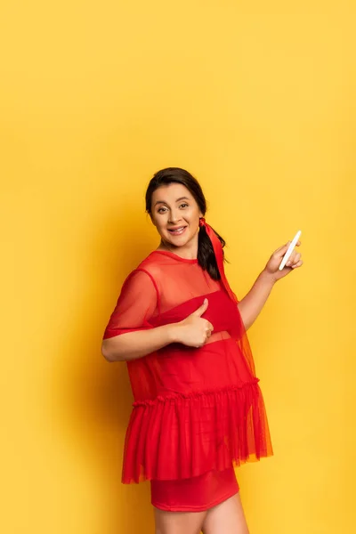 Young Pregnant Woman Red Tunic Showing Thumb While Holding Pregnancy — Stock Photo, Image