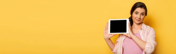 Panoramic Shot Pregnant Woman Showing Digital Tablet Blank Screen Yellow — Stock Photo, Image